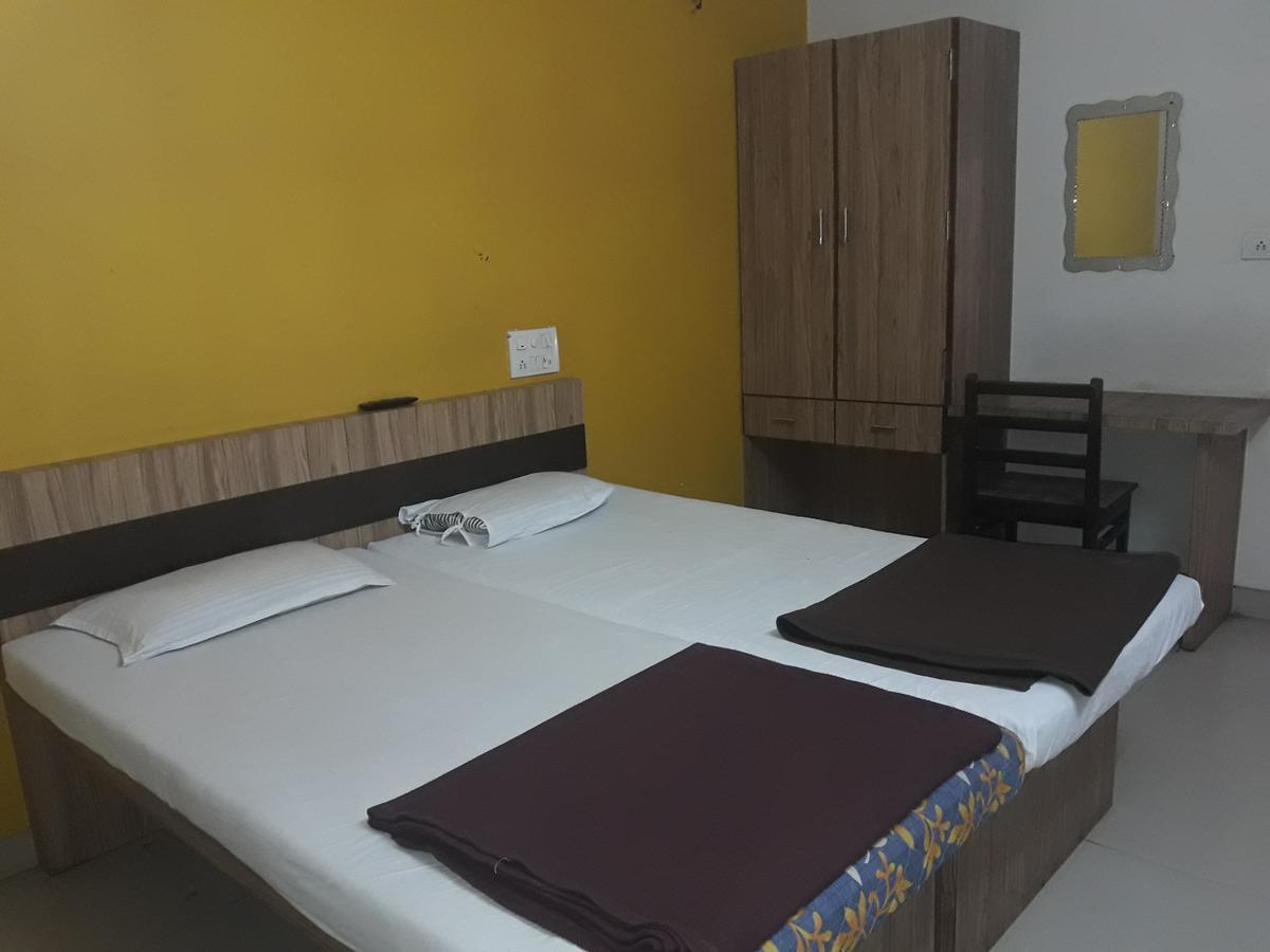 Hotel Pariwar Aurangabad  Buitenkant foto